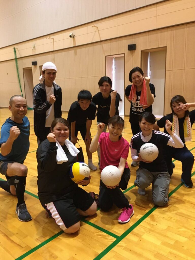 弊社にバレー部が出来ました♪